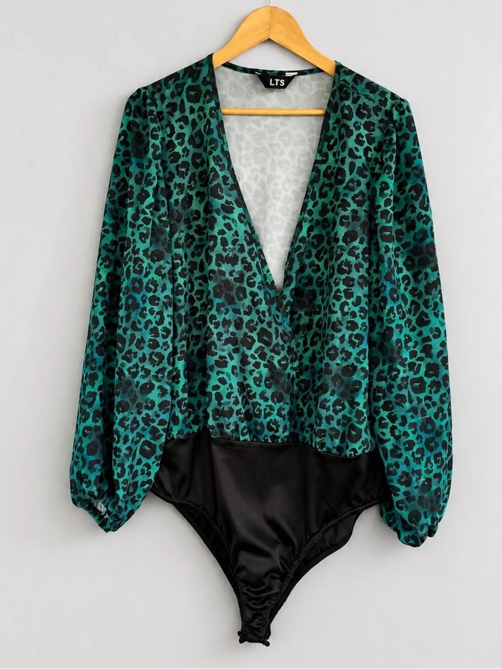 🎉5 for $45🎉 LTS top bodysuit size 18/20